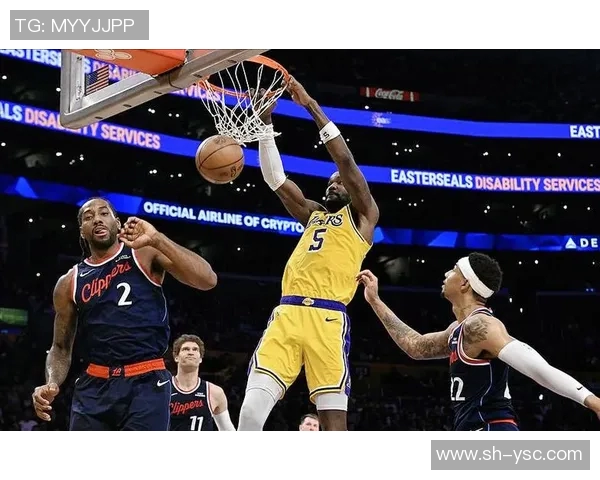 湖人对决快船狗爷的精彩较量揭示洛杉矶篮球的激情与荣耀